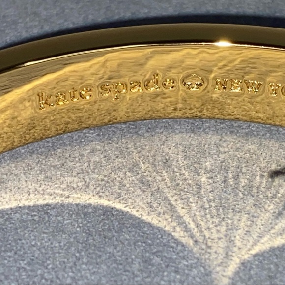 Kate Spade Pink Enamel Hole Punch Spade hinged bangle Bracelet - Picture 9 of 9